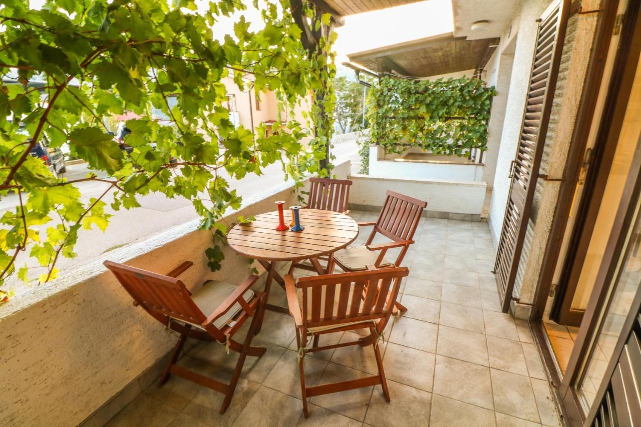 Apartments Vladan With Terrace Башка Экстерьер фото