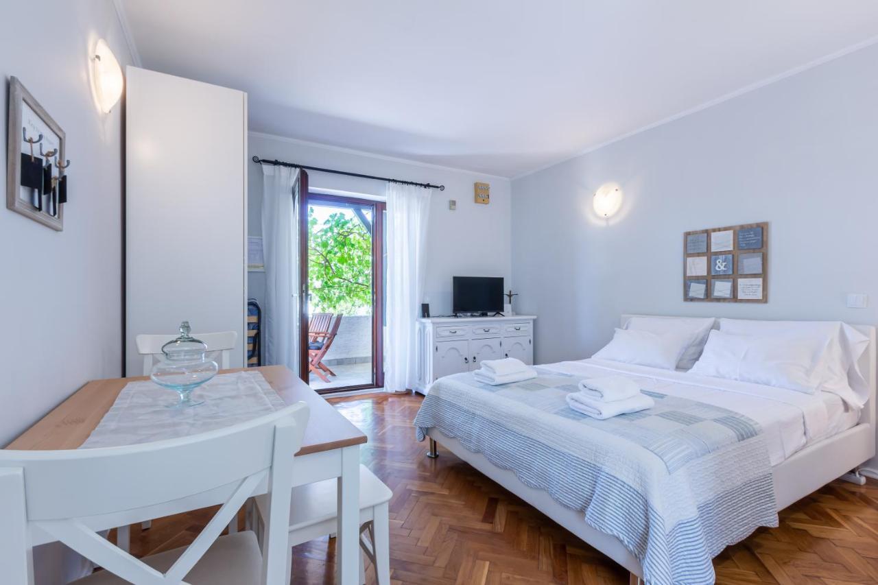 Apartments Vladan With Terrace Башка Экстерьер фото