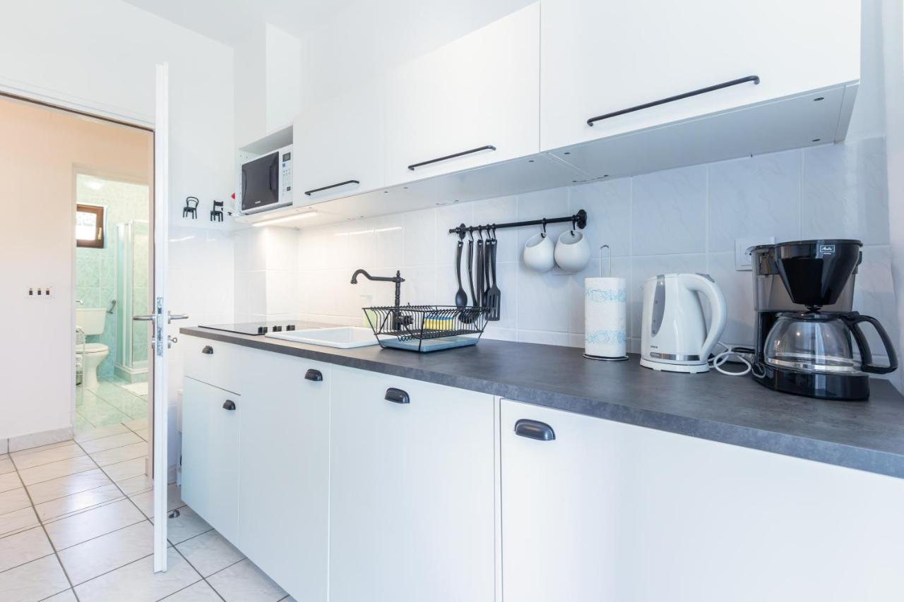 Apartments Vladan With Terrace Башка Экстерьер фото
