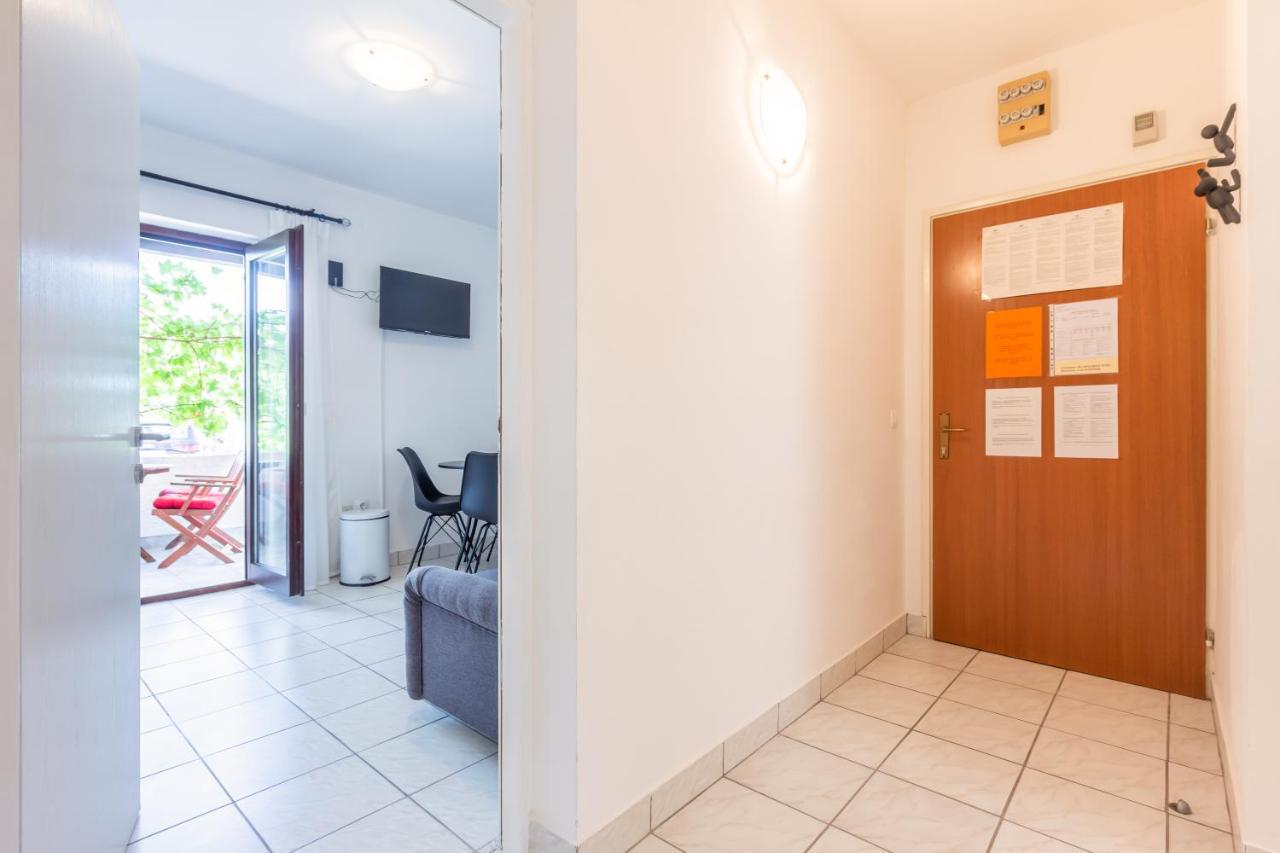Apartments Vladan With Terrace Башка Экстерьер фото